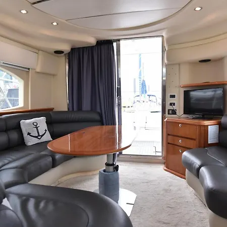 Hotel en barco Sailing 360 Night On Board Experience *