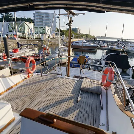 Úszó hotel Sailing 360 Night On Board Experience